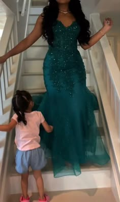 Item Details ： Product Number : fg4863 Fabric: Tulle Sleeves: Sleeveless Back Style: Lace Up Size: US 2- 16. Check our Size Chart to get your correct size. Built with bra: Yes Shinning Dress, Green Long Prom Dress, Emerald Green Prom Dress, Hot Prom Dress, African Prom Dresses, Prom 2024