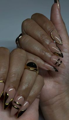 Music Design Nails, Green And Silver Nails Ideas, Almond Nails Fall Design, Easy Gel X Designs, Dope Nail Designs Short Length, Black Nail Inspo Acrylic, Fall Almond Nails Ideas, Graduation Nails Ideas, Medusa Nails