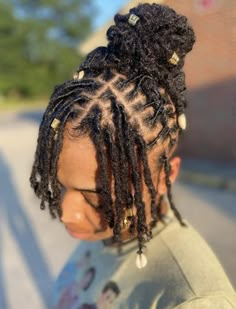 Rass Hairstyles, Short Loc Ponytail, Short Loc Ponytail Styles, Loc Ponytail Styles, 2 Strand Twist Locs Style, Loc Ponytail, Twist Locs, Short Dreadlocks Styles, Dreadlocks Hairstyles