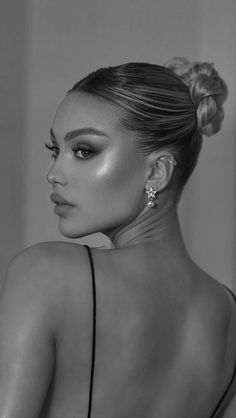 Glam Braids Hairstyles, Party Hairstyles For Long Hair Night, Sleek Prom Hair, Classy Hairstyle, Festive Makeup, Mekap Mata, Fest Temaer, Y2k Hairstyles, Classy Hairstyles