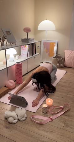 Home Fitness Aesthetic, Exercise At Home Aesthetic, Home Exercise Aesthetic, Stretching Aesthetic, Pilates Body, Vision Board Goals, Pink Pilates, Pilates Princess, Gym Essentials