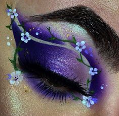 Winged Liner Tutorial, Eye Makeup Guide, Liner Tutorial, Flower Makeup, Artist Tips, Graphic Makeup