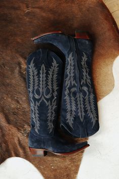 Mayra Boot - Blue Suede - Cody and Sioux Desert Woman, Looks Country, Country Outfits, Material Girls, Blue Suede, Western Outfits, Cowgirl Boots, Western Wear, Western Boots