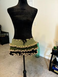 This is a crochet ruffle mini skirt. This skirt can be made in multiple colors or just one. If you want a variety of colors please message me or leave them in the personalization box. If you don't see your size please message me. This item is made to order. Please allow me 5-7 days to prepare the order. Thank you! Non-stretch Mini Skirt With Ruffles, Spring Mini Skirt With Crochet Trim, Crochet Trim Mini Skirt For Beach, Mini Ruffle Skirt, Y2k Ruffled Mini Skirt, Spring Mini Skirt With Crochet Details, Ruffles Bag, Crochet Ruffle, Ruffle Mini Skirt