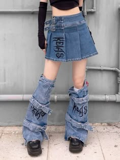 Denim Pleated Mini Skirt, 2000s Clothing, Casual Skirt Outfits, Illustration Fashion Design, Swaggy Outfits, A Skirt