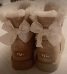 Cute Uggs, Uggs With Bows, Fluffy Shoes, Pretty Sneakers, Trendy Outfit Ideas, Pretty Shoes Sneakers, Shoes Outfit Fashion, Cute Nike Shoes, Fall Outfit Ideas