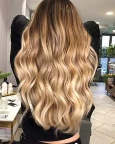 Ghd Curls Long Hair, Light Curls Long Hair, Lightly Curled Hair, Ghd Curls, Medium Aesthetic, Light Balayage, Curled Blonde Hair, Blonde Ideas, Light Curls