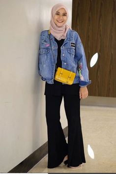 Hijab Fashion Outfits, Kulot Pants, Ootd Denim, Hijab Stile, Ootd Korean, Hijab Simple, Hijab Wedding