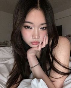 Doe Eyes Makeup Asian, Makeup Looks Simple Glam, Korean Make Up Photos, Cute Minimal Makeup, Asian Makeup Inspiration, Asian Doe Eye Makeup, New Makeup Look, Korean Reference Photo, Korean Makeup Inspiration