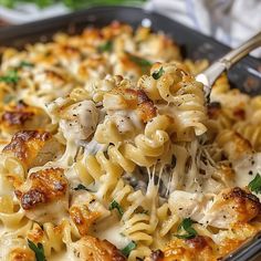 Garlic Parmesan Chicken Pasta Bake is a creamy, cheesy dish perfect for weeknight dinners. Try this easy recipe and make it tonight! Baked Chicken Pasta Recipes, Garlic Parmesan Chicken Pasta, Parmesan Chicken Pasta, Chicken Pasta Casserole, Garlic Chicken Pasta, Pasta Bake Easy, Chicken Parmesan Pasta, Creamy Garlic Chicken, Chicken Pasta Bake