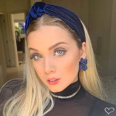 Emo Hair Color, Egyptian Eye Makeup, Hair Acessories, Runway Hair, Hair Color Streaks, Headband Jewelry, Round Sunglasses Women, Glam Hair, Bandana Hairstyles