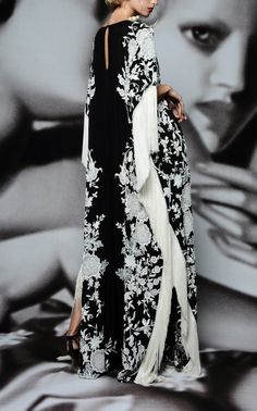 Naeem Khan Fringed Floral-Embroidered Silk Caftan Atelier Versace, Zac Posen, Chiaroscuro, Abayas Fashion, Abaya Fashion