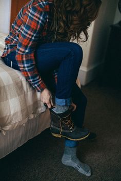 that winter life Sorrel Boots, Cooler Look, Bean Boots, Outfit Trends, Dark Jeans, Wool Socks, Beauty And Fashion, Tomboy Fashion, Looks Style