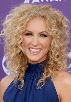 Kimberly Schlapman of Little Big Town 70's Hairstyles, 1980s Hairstyles, Hairstyles Pics, Kimberly Schlapman, Hairstyles 1920, Hairstyles 4c, Hairstyles Afro, Hairstyles Tiktok, Hair 90s