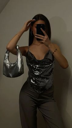 #girlsnightoutoutfits #party #silver #stargirl #selfie #mirror #mirorselfie #nightlife #outfit #night Outfit Ideas Bday Party, Glitter Outfit Women, Silver New Years Outfit, Black And Silver Club Outfit, Corset Top Outfit Party, Glamorous Silver Tops For Night Out, Silver Glitter Top For Night Out, Glamorous Silver Tank Top For Night Out, Nightlife Outfit