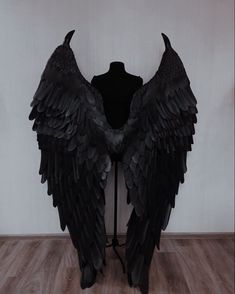 Black Wing Aesthetic, Cosplay With Wings, Black Angel Wings Aesthetic, Dark Fantasy Costumes, Black Wings Aesthetic, How To Make Wings Costume, Wing Aesthetics, Dark Fantasy Clothing, Wings Aesthetics