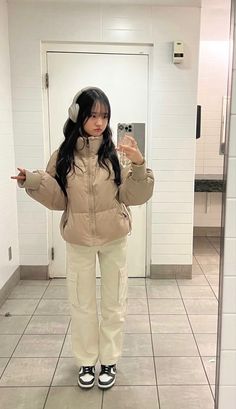 Winter Outfits Korean, Korean Winter Outfits, Outfit Ideas Winter, Puffer Jacket Outfit, Winter Outfits Aesthetic, Winter Outfit Ideas, Cargo Pants Outfit, Korean Casual Outfits, Style Hijab