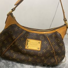 Louis Vuitton Thames Brown Monogram Canvas And Calf Leather Shoulder Bag 100% Authentic Size And Fit 14.5"W X 8.5"H X 2.5"D 9-10" Handle Drop Small Interior Stain. Pipping Is Damaged On One Side (See Photo) Hence Price. Louis Vuitton Vernis Alma, Louis Vuitton Satchel, Louis Vuitton Speedy 40, Louis Vuitton Alma Pm, Louis Vuitton Speedy 25, Louis Vuitton Limited Edition, Louis Vuitton Speedy 30, Bags Louis Vuitton, Lv Handbags