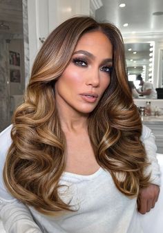 Jlo Hair Colors, Jlo Hair, Jennifer Lopez Hair, Rambut Brunette, Hair Colorful, Blow Dry Hair, Bouncy Hair, Brown Hair With Blonde Highlights, Blowout Hair