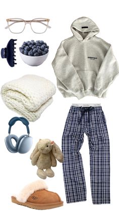 Winter Home Outfit Lazy Days, Pjs Outfits Winter, 3 Day Packing List Fall, Basic Cozy Outfit, Camp Fits Aesthetic, Comfy Pj Outfits, Stay At Home Outfits Lazy Days, Cute Outfits For Home, Winter Outfits Layout