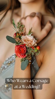 corsage on the wrist of a female wedding guest Corsage Wedding Mother, Mother Of The Bride Flowers, Dark Romantic Wedding, Creative Flower Arrangements, Wedding Etiquette, Flower Store