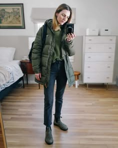 Cropped Pants Winter, Blundstone Women Outfit, Blundstone Outfit, Rainy Summer Day, Blundstone Style, Cropped Jeans Outfit, Summer Day Outfits, Rainy Summer, Jeans Outfit Winter