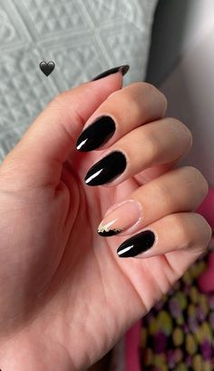 #unhas #bonitas #decoração #unhas Classy Nail Art, Cute Simple Nails, Casual Nails, Glow Nails, Almond Acrylic Nails, Nails Desing, Black Nails