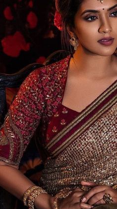 Blouse Designs High Neck, Saree Blouse Neck Designs, New Saree Blouse Designs, Latest Model Blouse Designs, Fashionable Saree Blouse Designs, Cutwork Blouse Designs, Blouse Design Images, Silk Saree Blouse Designs, Blouse Designs Silk