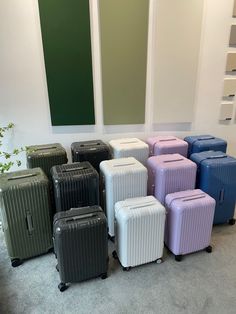 Rimowa Luggage, Rooftop Restaurant Design, Luxury Travel Bag, Stylish School Bags, Travel Bag Essentials