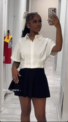 Cute Graduation Outfits Black Women, Classy First Day Of School Outfits, Classy Back To School Outfits, Classy Uniform, Uniform Skirt Aesthetic, School Look, Black Skirt Uniform Outfit, School Outfit Ideas Uniform, Whiteout Outfit