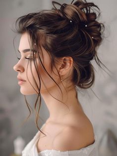 Fresh Messy Bun Styles for Medium Hair 2024 The Perfect Messy Bun, Perfect Messy Bun, Wedding Hairstyles Medium Length, Stylish Short Haircuts, Short Hair Bun, Messy Updo