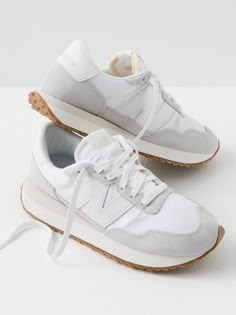 Bar Shoes College, New Balances Preppy, Preppy White Shoes, Trendy Outfits College, Trending New Balance Sneakers, Mom Shoes Everyday, Best Back To School Shoes, School Shoes 2024, Women’s Platform Shoes