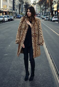 Maja Wyh Fur Coat Outfits, Leopard Print Fur Coat, Leopard Coat, Leopard Print Coat, Rock Outfit, Print Coat, Coat Outfits, Style Crush, Mode Inspiration