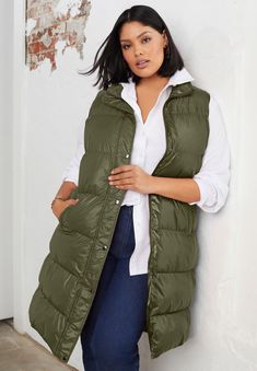 Meet the season's must-have sporty, puffer vest! This fashion-meets-function outfit topper, with it's high shine finish and chic street style vibe will Puffer Gilet, Sweater Blazer, Swimsuits For All, Street Style Chic, Blazer Fashion, Sweaters And Jeans, Women's Coats & Jackets, Puffer Vest, Turtleneck Sweater