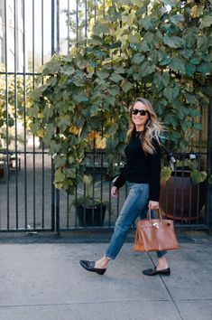 Black Loafers Outfit, Grace Atwood, Loafer Outfits, Gucci Jordaan Loafer, Gucci Jordaan, Loafers Outfit, Cool Girl Style