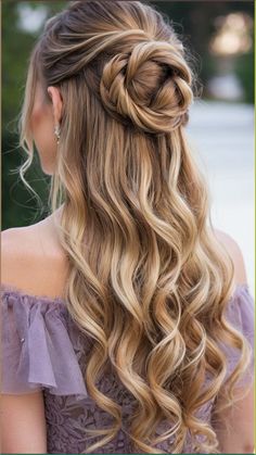 Looking for cute prom hair ideas for your special night? Explore easy, short hair, curled, and medium hair updo options along with braids, ponytails, and elegant hairstyles suitable for both brown hair and blonde locks. Embrace the beauty of flowers in your hair with these stunning and trendy options. Perfect for prom or any formal event! Short Hair Curled, Medium Hair Updo, Prom Hair Ideas, Cute Prom Hair, Updo Ideas, Hairstyle Examples, Formal Hairstyles For Long Hair, Simple Prom Hair, Hoco Hairstyles