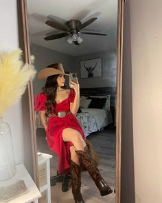 Ig- caballito_morado Outfit Inspo For Mexico, Blazer With Cowgirl Boots, Vaquera Outfit Plus Size, Red Dress Western Outfit, Plus Cowgirl Outfits, Outfits With Boots Country Mexican, Red Dress With Cowboy Boots, Elegant Country Outfits, Fiesta Theme Outfits Women