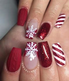 Christmas Nails 2022, Nails Grunge, Candy Cane Nails, Red And White Christmas, Nails 2022, Nail Candy