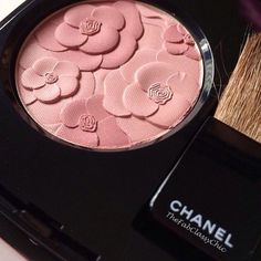 Chanel Bronzer, Chanel Blush, Polish Fashion, Chanel Cosmetics, Pastel Makeup, Makeup Christmas, Chanel Makeup, Beauty Lounge