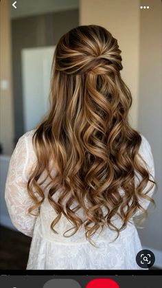 Wedding Hairstyles Half Up Half Down For Straight Hair, Hair Styles For Winter Formal, Bridesmaid Hairstyles Down Curls, Prom Hair Half Up Half Down, Belle Inspired Hair, Peinados Elegantes Sueltos, Bride Hairstyles For Long Hair, Bridal Hair Half Up