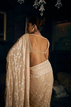 This nude georgette saree features a traditional resham work and is paired with an all over pearl embroidered blouse. The saree too has a matching border. Thread Work Saree, Farewell Saree, Skirt Set Outfit, Seema Gujral, Floral Saree, Resham Work, Anarkali Lehenga, Modern Saree, Sari Blouse Designs