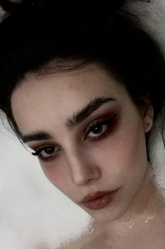 Haunting Beauty Makeup, Vamp Makeup Halloween, Vampy Eye Makeup, Vampire Esthetics, Subtle Gothic Makeup, Dark Victorian Makeup, Vampiric Makeup, Dark Simple Makeup, Nosferatu Makeup