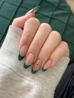 Almond Emerald Green Nails, Emerald Manicure, Dark Emerald Green Nails Almond, Simple Emerald Green Nails, Emerald Green And Gold Almond Nails, Emerald Nails Acrylic Almond, Almond Nails Green And Gold, Emerald Green Nails Design, Emerald Nails Designs