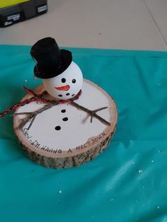 Keep little ones entertained over the holidays with these fun Christmas crafts. Advent Activities, Handmade Christmas Crafts, Fun Christmas Crafts, Christmas Wood Crafts, Holiday Crafts Christmas