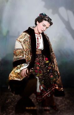 History Of Romania, Romanian Clothing, Istoria Artei, Traditional Fashion, Vintage Portraits, Folk Costume, Traditional Clothing, Traditional Outfits, Fashion Makeup