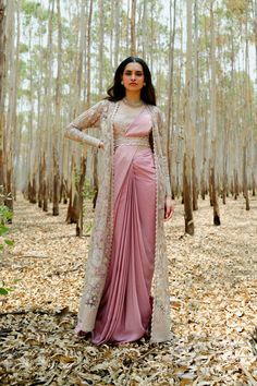 Saree Jacket Designs, Saree Drapes, Saree With Belt, Draped Saree, Saree Draping Styles, Modern Saree, Drape Saree