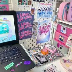 Desk˖♡Inspº Y2k Desk, Skadis Pegboard, Stickers Kpop, Pretty Desks, Army Room Decor, Dream Desk