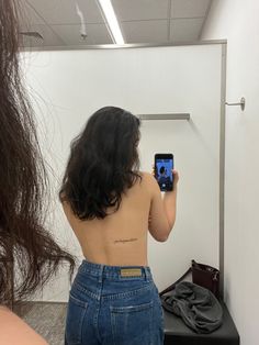 Fine line word perspective back tattoo aesthetic simple minimalistic tattoo long word under bra cursive hidden Back Tattoo Aesthetic, Line Back Tattoo, Fine Line Back Tattoo, Script Tattoo Placement, Women Tattoo Placement, Perspective Tattoos, Side Tattoos Women, Handwriting Tattoos