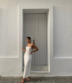 Meet the Bebe dress, a 90’s inspired silhouette. Fits close to the body with a square neckline and exposed back. White - Fugette Crepe Dry Clean only. Fully lined. Cenit is 5'6 and wearing a size 0. Jennifer Dress, Europe Outfits, Dark Mode, Pics Inspo, Bebe Dresses, Outfit Look, Mode Vintage, Looks Vintage, Summer Fits