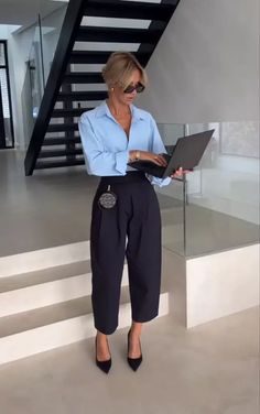 Stylish People, Outfit Elegantes, Classy Business Outfits, Summer Office Outfits, Business Professional Outfits, Lawyer Fashion, Fest Outfits, Business Attire Women, Corporate Attire